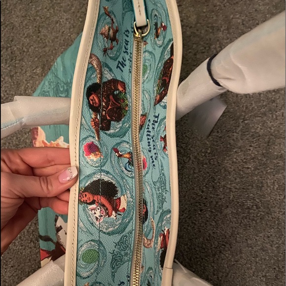 NWT Disney dooney and bourke moana tote - Picture 7 of 7